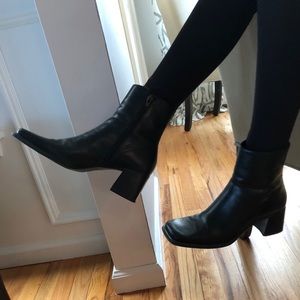 Heeled booties square toe
